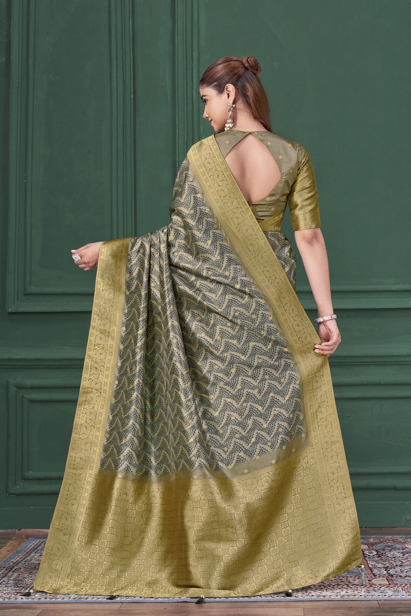 Grey Tussar Silk Jacquard Saree: Abstract Digital Print, Mohira Collection Unstitched Blouse