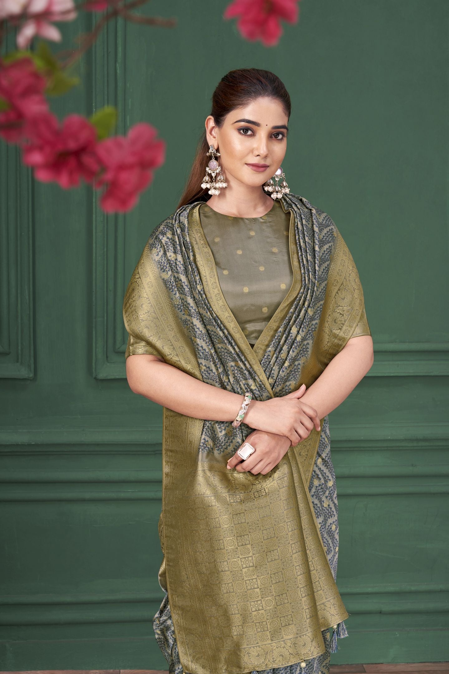 Grey Tussar Silk Jacquard Saree: Abstract Digital Print, Mohira Collection Unstitched Blouse